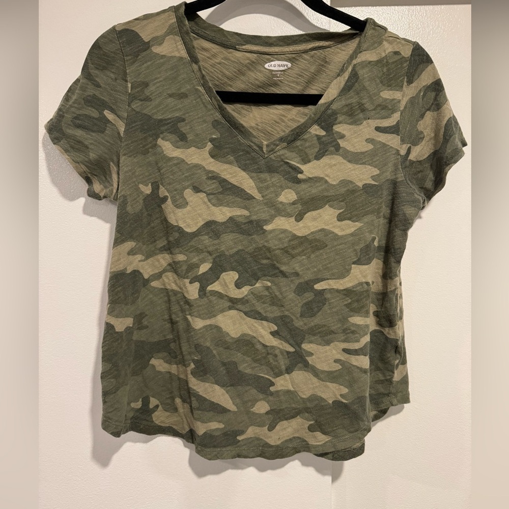 Old navy camo everywhere t-Shirt‎ size small